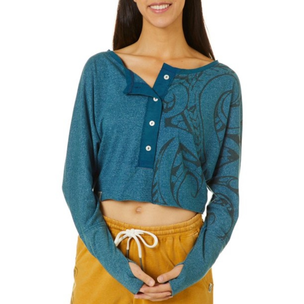 2/$15 Cropped Long sleeve shirt by Maori Hook - Picture 7 of 7